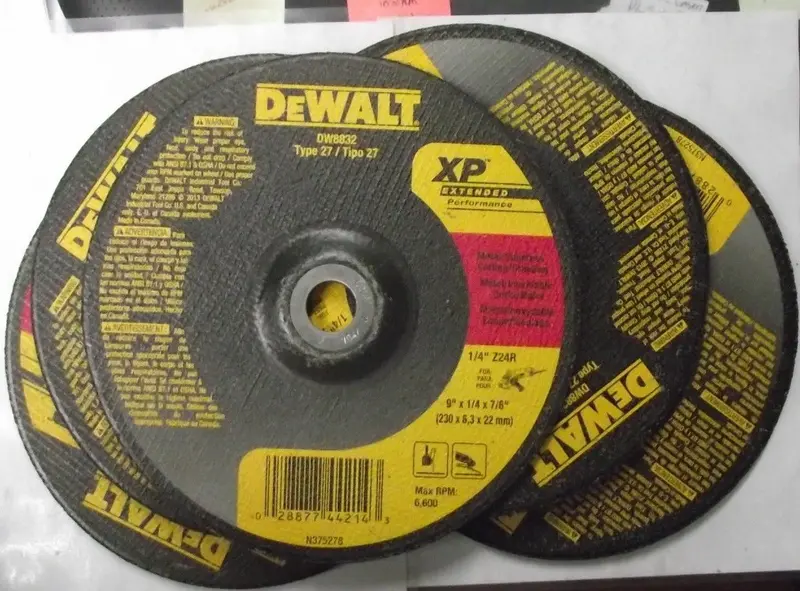 DEWALT DW8832 9-Inch Stainless Steel Metal Grinding Wheel — 1/4-Inch Arbor, 7/8-Inch Bore, 5-Pack XP Series