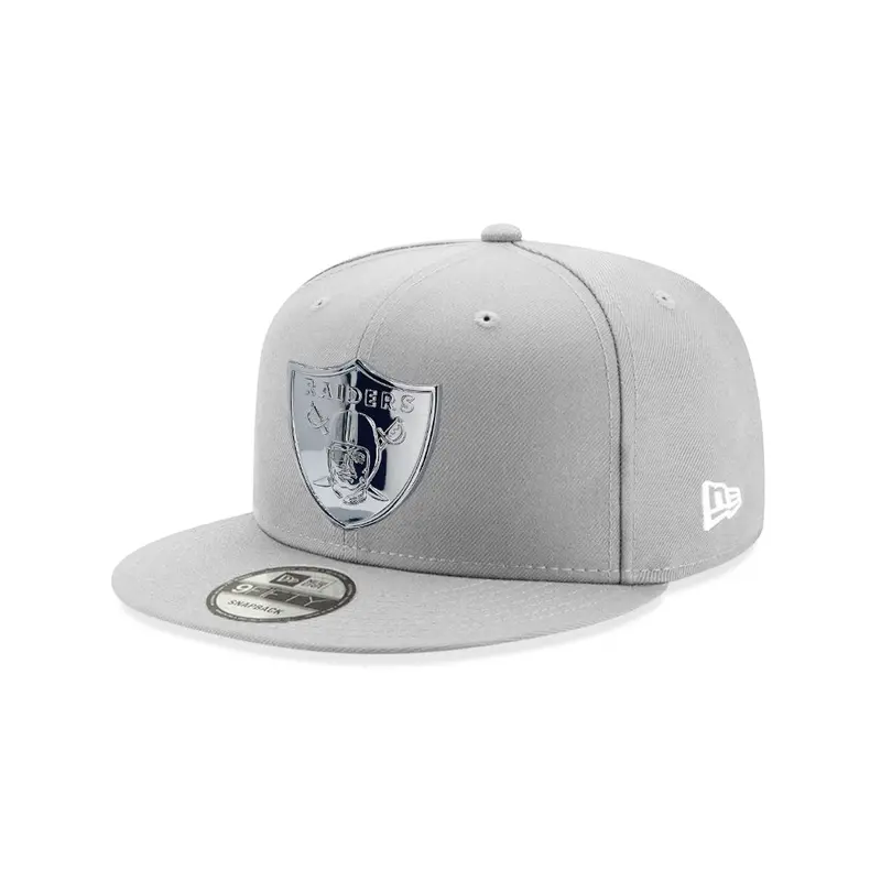 Las Vegas Raiders Gray NFL Metal Badge 9Fifty Adjustable Snapback