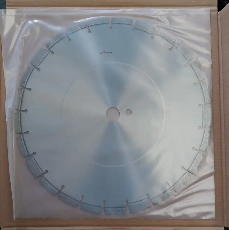 Laser-Welded 14″ Segmented Diamond Blade – Asphalt-Cutting Performance Grade
