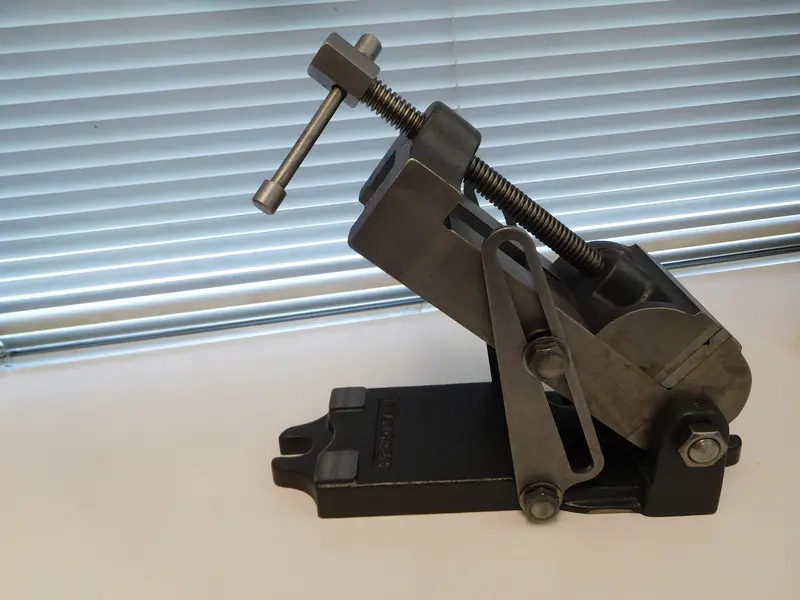 Palmgren General-Purpose Angle Vise – 4-Inch Jaw, 24-Degree Swivel, USA-Made