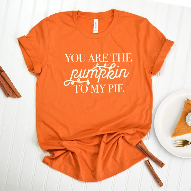 Pumpkin Pie Mama Graphic Tee – Fall-Themed Adult Top