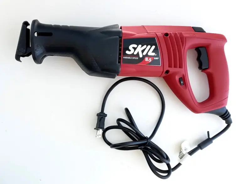 SKIL 8.5-Amp Variable-Speed Reciprocating Saw – Ergonomic Design