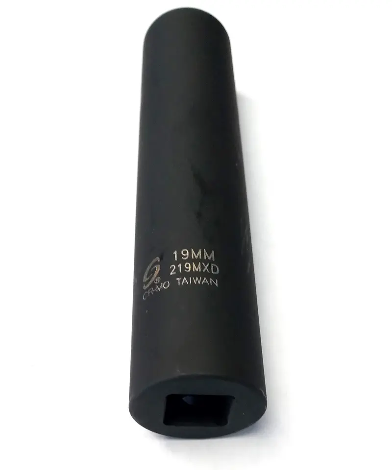 Sunex 1/2″ Drive 19mm 6-Point Extra-Deep Impact Socket (219MXD)
