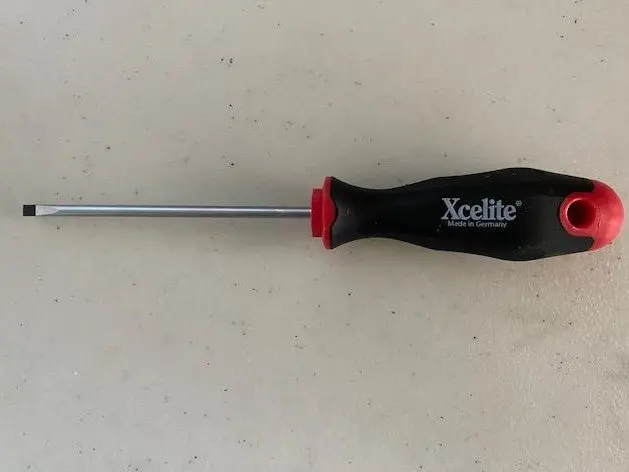 Xcelite XPS5324 Ergonomic Slotted Screwdriver — 5/32″ × 4″, Magnetic Tip (Made in Germany)